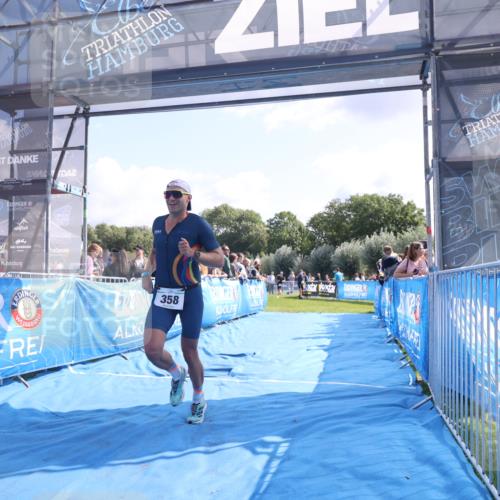 25.08.2024 - Elbe Triathlon Hamburg H.Heesch http://msf.ph/oto/6869850 25.08.2024 11:08:12 Ziel 349, 358 meine-sportfotos.de