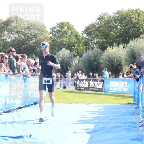 25.08.2024 - Elbe Triathlon Hamburg H.Heesch http://msf.ph/oto/6869875 25.08.2024 11:08:18 Ziel 349, 358 meine-sportfotos.de