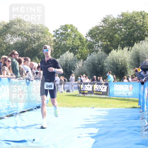 25.08.2024 - Elbe Triathlon Hamburg H.Heesch http://msf.ph/oto/6869880 25.08.2024 11:08:18 Ziel 349, 358 meine-sportfotos.de