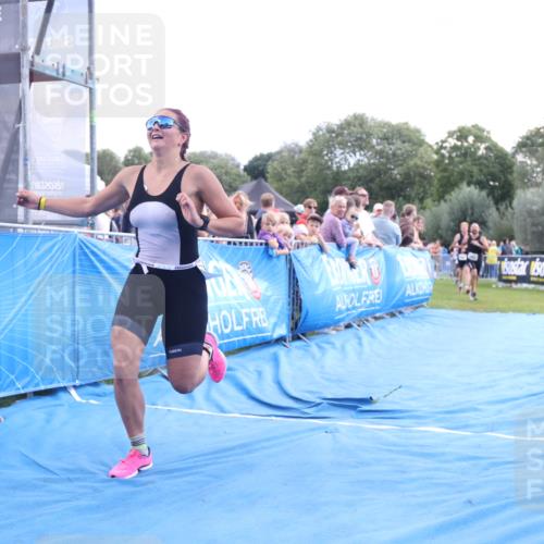 25.08.2024 - Elbe Triathlon Hamburg H.Heesch http://msf.ph/oto/6869943 25.08.2024 11:35:14 Ziel 352, 463, 686, 713 meine-sportfotos.de