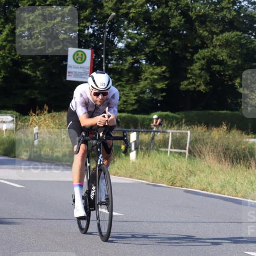 25.08.2024 - Elbe Triathlon Hamburg Fuchs,  Jonas http://msf.ph/oto/6869963 25.08.2024 09:33:34 Radfahren 486, 353, 323, 181 meine-sportfotos.de