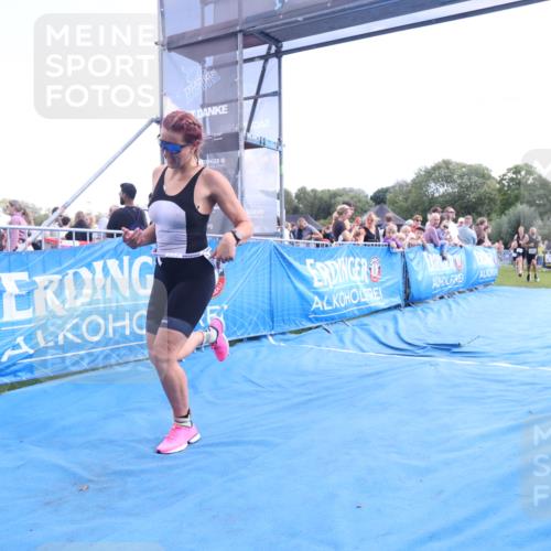 25.08.2024 - Elbe Triathlon Hamburg H.Heesch http://msf.ph/oto/6869979 25.08.2024 11:35:14 Ziel 352, 463, 686, 713 meine-sportfotos.de