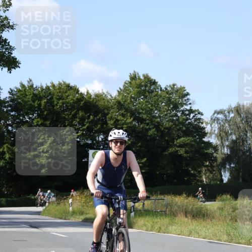 25.08.2024 - Elbe Triathlon Hamburg Fuchs,  Jonas http://msf.ph/oto/6870014 25.08.2024 11:09:08 Radfahren 603, 1502, 1651 meine-sportfotos.de