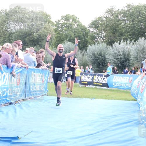 25.08.2024 - Elbe Triathlon Hamburg H.Heesch http://msf.ph/oto/6870032 25.08.2024 11:35:16 Ziel 352, 463, 686, 713 meine-sportfotos.de