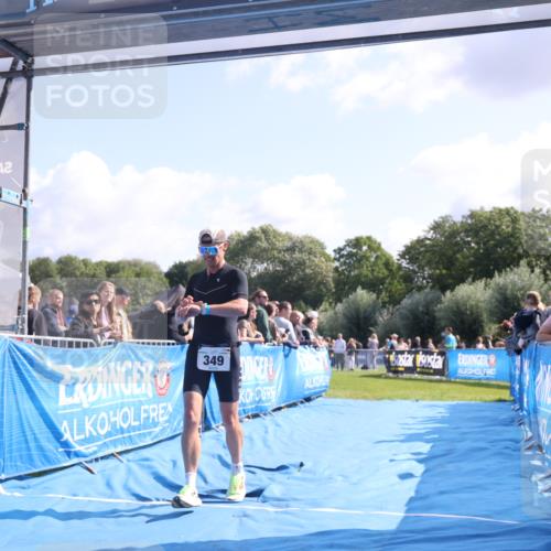 25.08.2024 - Elbe Triathlon Hamburg H.Heesch http://msf.ph/oto/6870048 25.08.2024 11:08:20 Ziel 349 meine-sportfotos.de