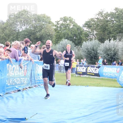 25.08.2024 - Elbe Triathlon Hamburg H.Heesch http://msf.ph/oto/6870067 25.08.2024 11:35:17 Ziel 352, 463, 686, 713 meine-sportfotos.de