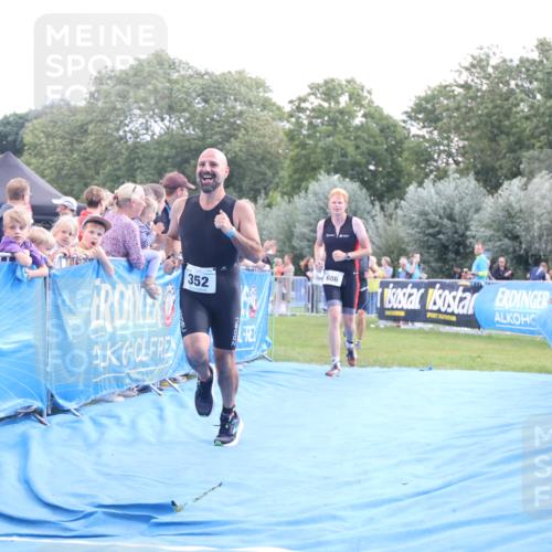 25.08.2024 - Elbe Triathlon Hamburg H.Heesch http://msf.ph/oto/6870083 25.08.2024 11:35:17 Ziel 352, 463, 686, 713 meine-sportfotos.de