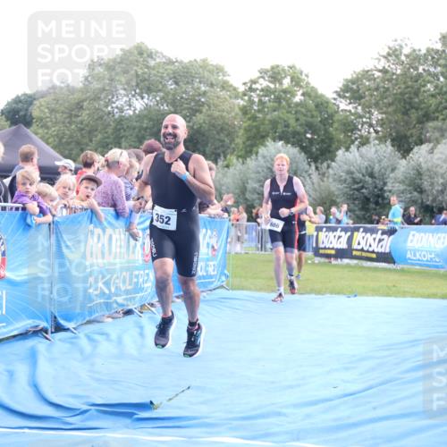 25.08.2024 - Elbe Triathlon Hamburg H.Heesch http://msf.ph/oto/6870093 25.08.2024 11:35:17 Ziel 352, 463, 686, 713 meine-sportfotos.de