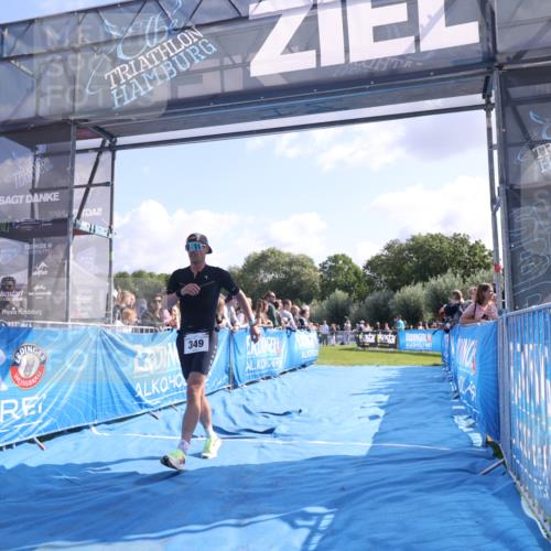 25.08.2024 - Elbe Triathlon Hamburg H.Heesch http://msf.ph/oto/6870102 25.08.2024 11:08:20 Ziel 349 meine-sportfotos.de