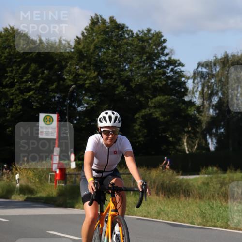 25.08.2024 - Elbe Triathlon Hamburg Fuchs,  Jonas http://msf.ph/oto/6870104 25.08.2024 10:27:00 Radfahren 459, 501, 478 meine-sportfotos.de