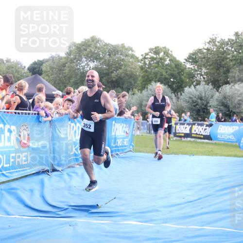 25.08.2024 - Elbe Triathlon Hamburg H.Heesch http://msf.ph/oto/6870124 25.08.2024 11:35:18 Ziel 352, 463, 686, 713 meine-sportfotos.de