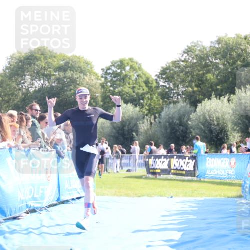 25.08.2024 - Elbe Triathlon Hamburg H.Heesch http://msf.ph/oto/6870127 25.08.2024 11:08:29 Ziel 228, 602 meine-sportfotos.de