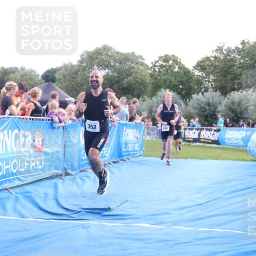 25.08.2024 - Elbe Triathlon Hamburg H.Heesch http://msf.ph/oto/6870137 25.08.2024 11:35:18 Ziel 352, 463, 686, 713 meine-sportfotos.de