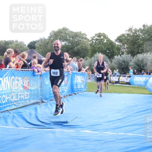 25.08.2024 - Elbe Triathlon Hamburg H.Heesch http://msf.ph/oto/6870143 25.08.2024 11:35:18 Ziel 352, 463, 686, 713 meine-sportfotos.de