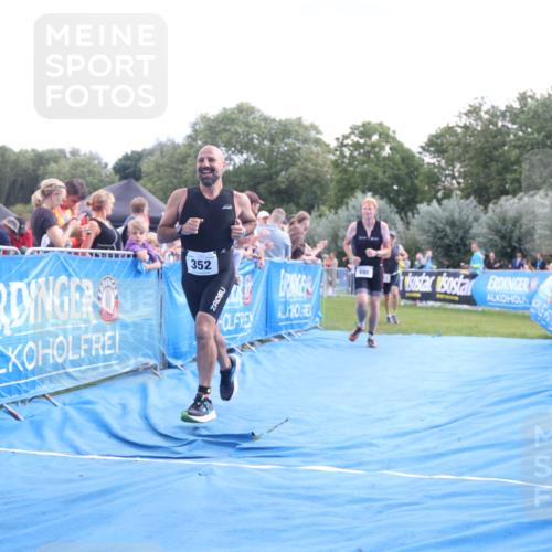 25.08.2024 - Elbe Triathlon Hamburg H.Heesch http://msf.ph/oto/6870148 25.08.2024 11:35:18 Ziel 352, 463, 686, 713 meine-sportfotos.de