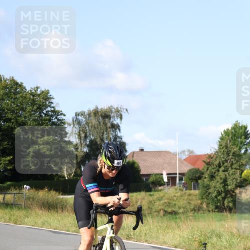 25.08.2024 - Elbe Triathlon Hamburg Fuchs,  Jonas http://msf.ph/oto/6870159 25.08.2024 10:27:09 Radfahren 498, 477, 562 meine-sportfotos.de