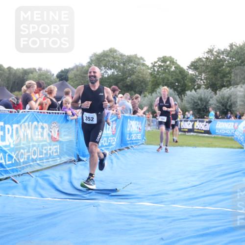 25.08.2024 - Elbe Triathlon Hamburg H.Heesch http://msf.ph/oto/6870161 25.08.2024 11:35:18 Ziel 352, 463, 686, 713 meine-sportfotos.de