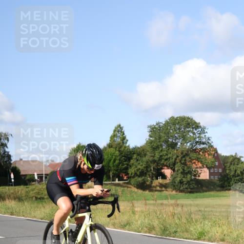 25.08.2024 - Elbe Triathlon Hamburg Fuchs,  Jonas http://msf.ph/oto/6870166 25.08.2024 10:27:09 Radfahren 498, 477, 562 meine-sportfotos.de