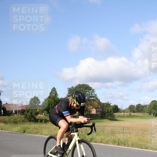 25.08.2024 - Elbe Triathlon Hamburg Fuchs,  Jonas http://msf.ph/oto/6870174 25.08.2024 10:27:09 Radfahren 498, 477, 562 meine-sportfotos.de