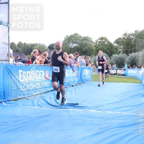 25.08.2024 - Elbe Triathlon Hamburg H.Heesch http://msf.ph/oto/6870177 25.08.2024 11:35:18 Ziel 352, 463, 686, 713 meine-sportfotos.de