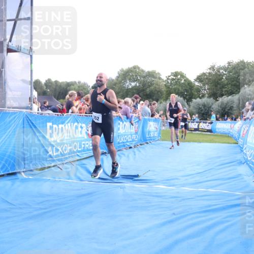 25.08.2024 - Elbe Triathlon Hamburg H.Heesch http://msf.ph/oto/6870183 25.08.2024 11:35:18 Ziel 352, 463, 686, 713 meine-sportfotos.de