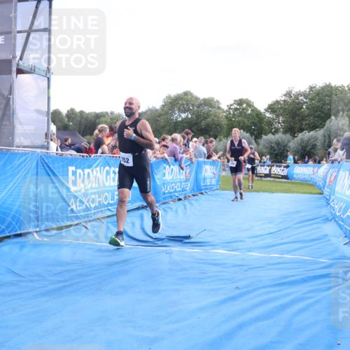25.08.2024 - Elbe Triathlon Hamburg H.Heesch http://msf.ph/oto/6870193 25.08.2024 11:35:18 Ziel 352, 463, 686, 713 meine-sportfotos.de