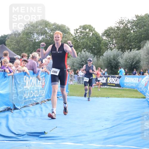 25.08.2024 - Elbe Triathlon Hamburg H.Heesch http://msf.ph/oto/6870198 25.08.2024 11:35:20 Ziel 352, 463, 686, 713 meine-sportfotos.de
