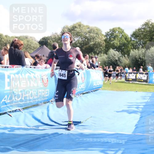 25.08.2024 - Elbe Triathlon Hamburg H.Heesch http://msf.ph/oto/6870205 25.08.2024 11:58:22 Ziel 512, 1645, 1658 meine-sportfotos.de
