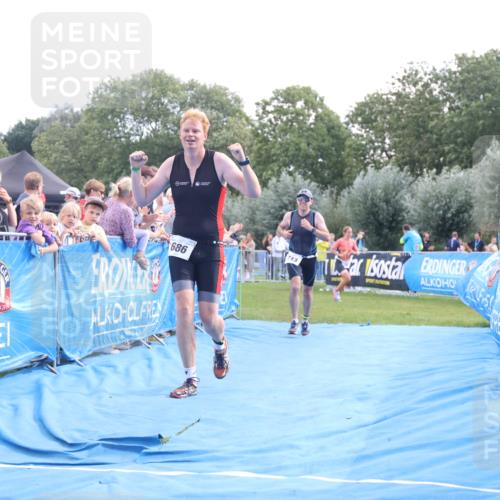 25.08.2024 - Elbe Triathlon Hamburg H.Heesch http://msf.ph/oto/6870214 25.08.2024 11:35:20 Ziel 352, 463, 686, 713 meine-sportfotos.de