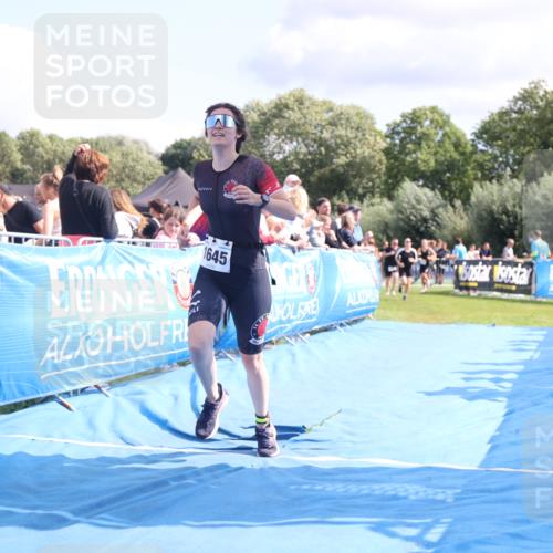 25.08.2024 - Elbe Triathlon Hamburg H.Heesch http://msf.ph/oto/6870226 25.08.2024 11:58:22 Ziel 512, 1645, 1658 meine-sportfotos.de