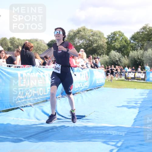 25.08.2024 - Elbe Triathlon Hamburg H.Heesch http://msf.ph/oto/6870235 25.08.2024 11:58:22 Ziel 512, 1645, 1658 meine-sportfotos.de