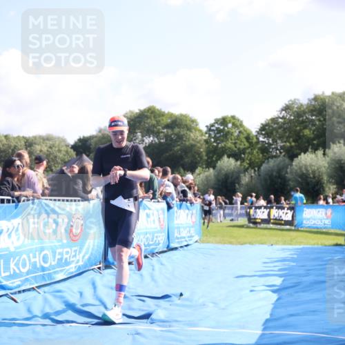25.08.2024 - Elbe Triathlon Hamburg H.Heesch http://msf.ph/oto/6870238 25.08.2024 11:08:30 Ziel 228, 602 meine-sportfotos.de