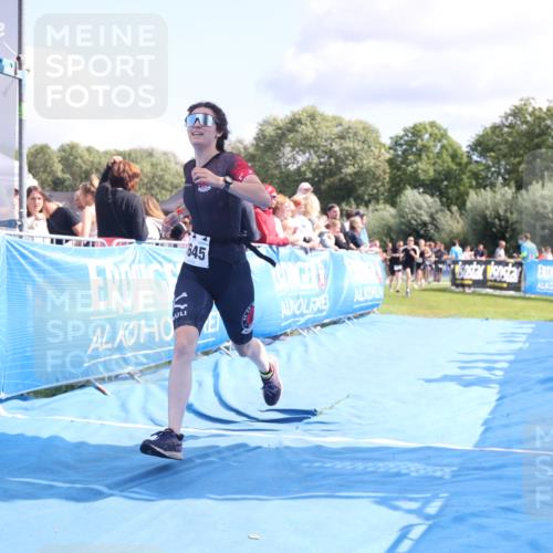25.08.2024 - Elbe Triathlon Hamburg H.Heesch http://msf.ph/oto/6870242 25.08.2024 11:58:22 Ziel 512, 1645, 1658 meine-sportfotos.de
