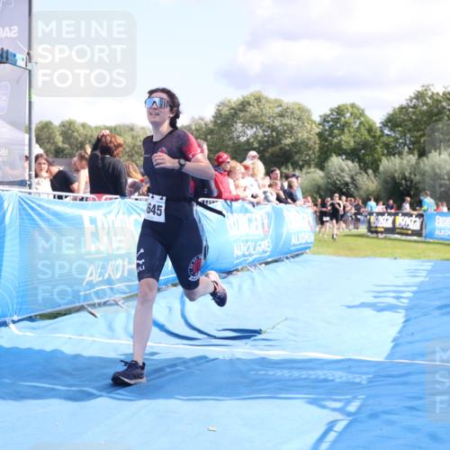 25.08.2024 - Elbe Triathlon Hamburg H.Heesch http://msf.ph/oto/6870250 25.08.2024 11:58:22 Ziel 512, 1645, 1658 meine-sportfotos.de