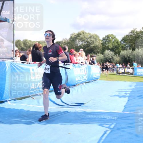 25.08.2024 - Elbe Triathlon Hamburg H.Heesch http://msf.ph/oto/6870255 25.08.2024 11:58:22 Ziel 512, 1645, 1658 meine-sportfotos.de
