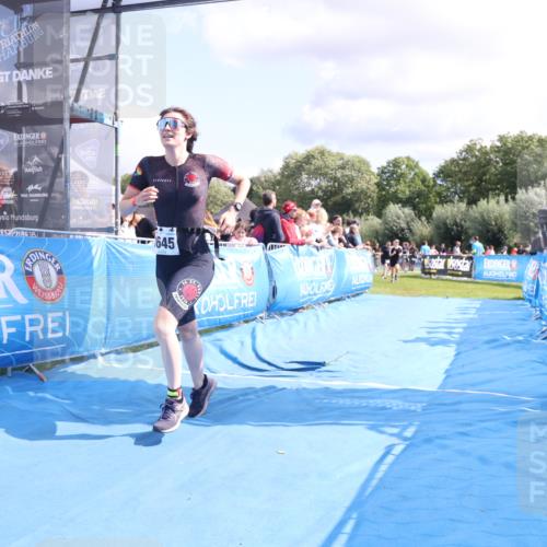25.08.2024 - Elbe Triathlon Hamburg H.Heesch http://msf.ph/oto/6870274 25.08.2024 11:58:22 Ziel 512, 1645, 1658 meine-sportfotos.de