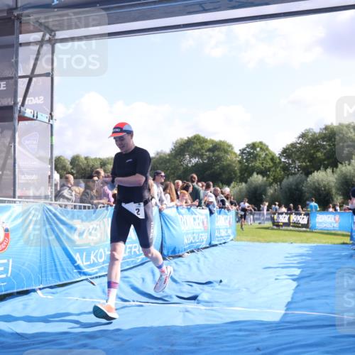 25.08.2024 - Elbe Triathlon Hamburg H.Heesch http://msf.ph/oto/6870276 25.08.2024 11:08:30 Ziel 228, 602 meine-sportfotos.de