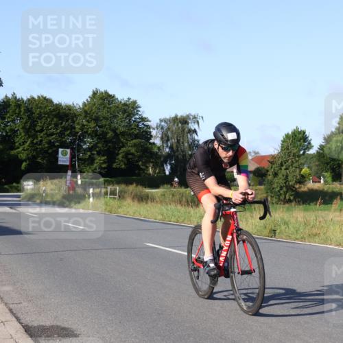 25.08.2024 - Elbe Triathlon Hamburg Fuchs,  Jonas http://msf.ph/oto/6870280 25.08.2024 09:33:54 Radfahren 1851, 234, 53, 256 meine-sportfotos.de