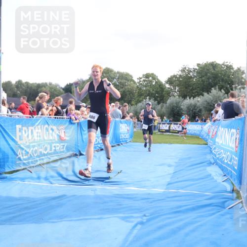 25.08.2024 - Elbe Triathlon Hamburg H.Heesch http://msf.ph/oto/6870291 25.08.2024 11:35:20 Ziel 352, 463, 686, 713 meine-sportfotos.de