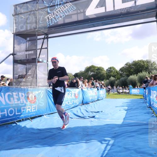 25.08.2024 - Elbe Triathlon Hamburg H.Heesch http://msf.ph/oto/6870301 25.08.2024 11:08:30 Ziel 228, 602 meine-sportfotos.de