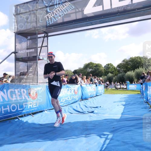 25.08.2024 - Elbe Triathlon Hamburg H.Heesch http://msf.ph/oto/6870304 25.08.2024 11:08:30 Ziel 228, 602 meine-sportfotos.de