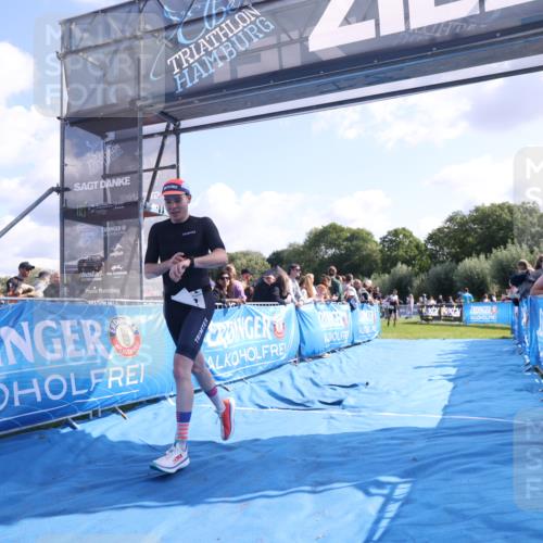 25.08.2024 - Elbe Triathlon Hamburg H.Heesch http://msf.ph/oto/6870312 25.08.2024 11:08:30 Ziel 228, 602 meine-sportfotos.de