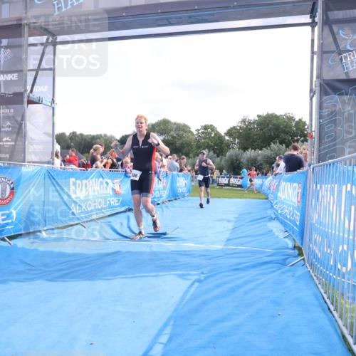 25.08.2024 - Elbe Triathlon Hamburg H.Heesch http://msf.ph/oto/6870319 25.08.2024 11:35:21 Ziel 352, 686, 713 meine-sportfotos.de