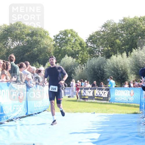 25.08.2024 - Elbe Triathlon Hamburg H.Heesch http://msf.ph/oto/6870334 25.08.2024 11:08:34 Ziel 228, 602 meine-sportfotos.de