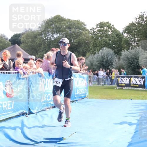 25.08.2024 - Elbe Triathlon Hamburg H.Heesch http://msf.ph/oto/6870349 25.08.2024 11:35:22 Ziel 352, 686, 713 meine-sportfotos.de
