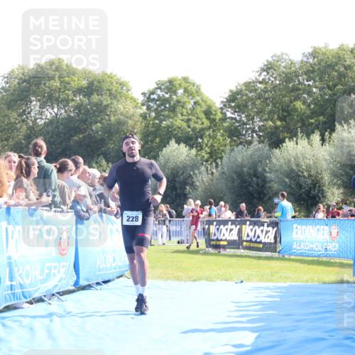 25.08.2024 - Elbe Triathlon Hamburg H.Heesch http://msf.ph/oto/6870358 25.08.2024 11:08:34 Ziel 228, 602 meine-sportfotos.de