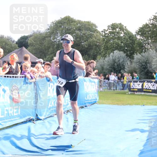 25.08.2024 - Elbe Triathlon Hamburg H.Heesch http://msf.ph/oto/6870362 25.08.2024 11:35:22 Ziel 352, 686, 713 meine-sportfotos.de