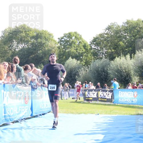 25.08.2024 - Elbe Triathlon Hamburg H.Heesch http://msf.ph/oto/6870365 25.08.2024 11:08:34 Ziel 228, 602 meine-sportfotos.de