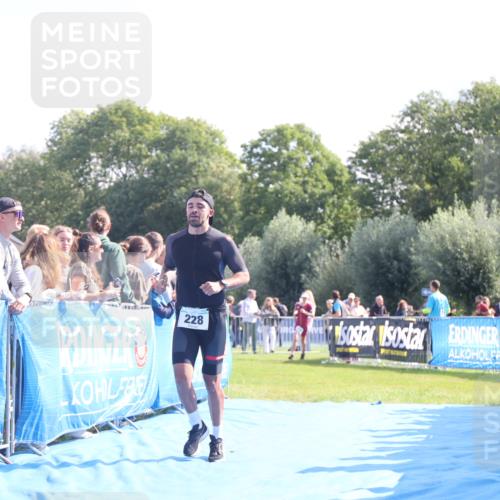 25.08.2024 - Elbe Triathlon Hamburg H.Heesch http://msf.ph/oto/6870411 25.08.2024 11:08:34 Ziel 228, 602 meine-sportfotos.de