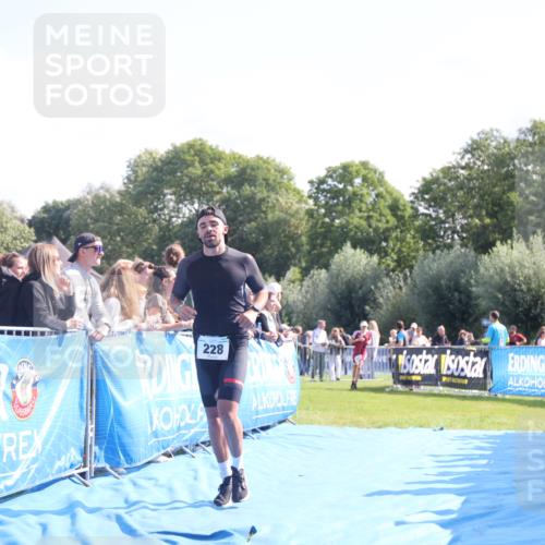 25.08.2024 - Elbe Triathlon Hamburg H.Heesch http://msf.ph/oto/6870460 25.08.2024 11:08:34 Ziel 228, 602 meine-sportfotos.de